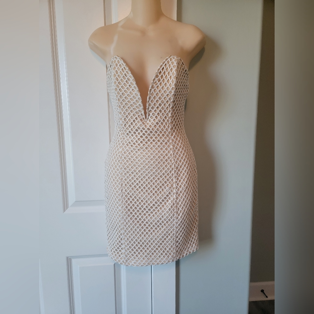 Gorgeous strapless Nude underlay Mini dress.